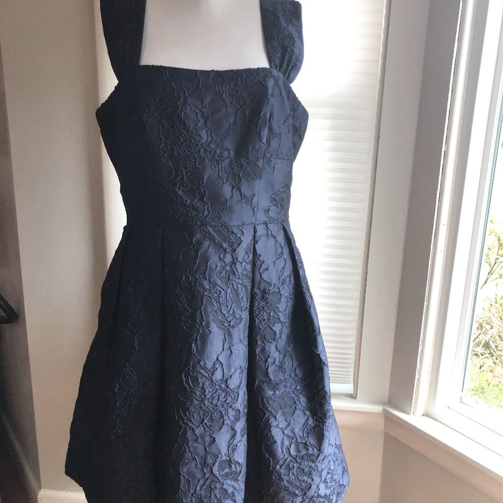 Navy Blue Sleeveless Party Dress by Gal Meets Glam in US Size 14